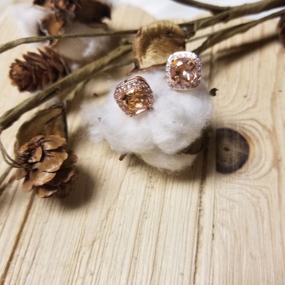 GORGEOUS!! Light Champagne Topaz with CZ's - Picture 2 of 9